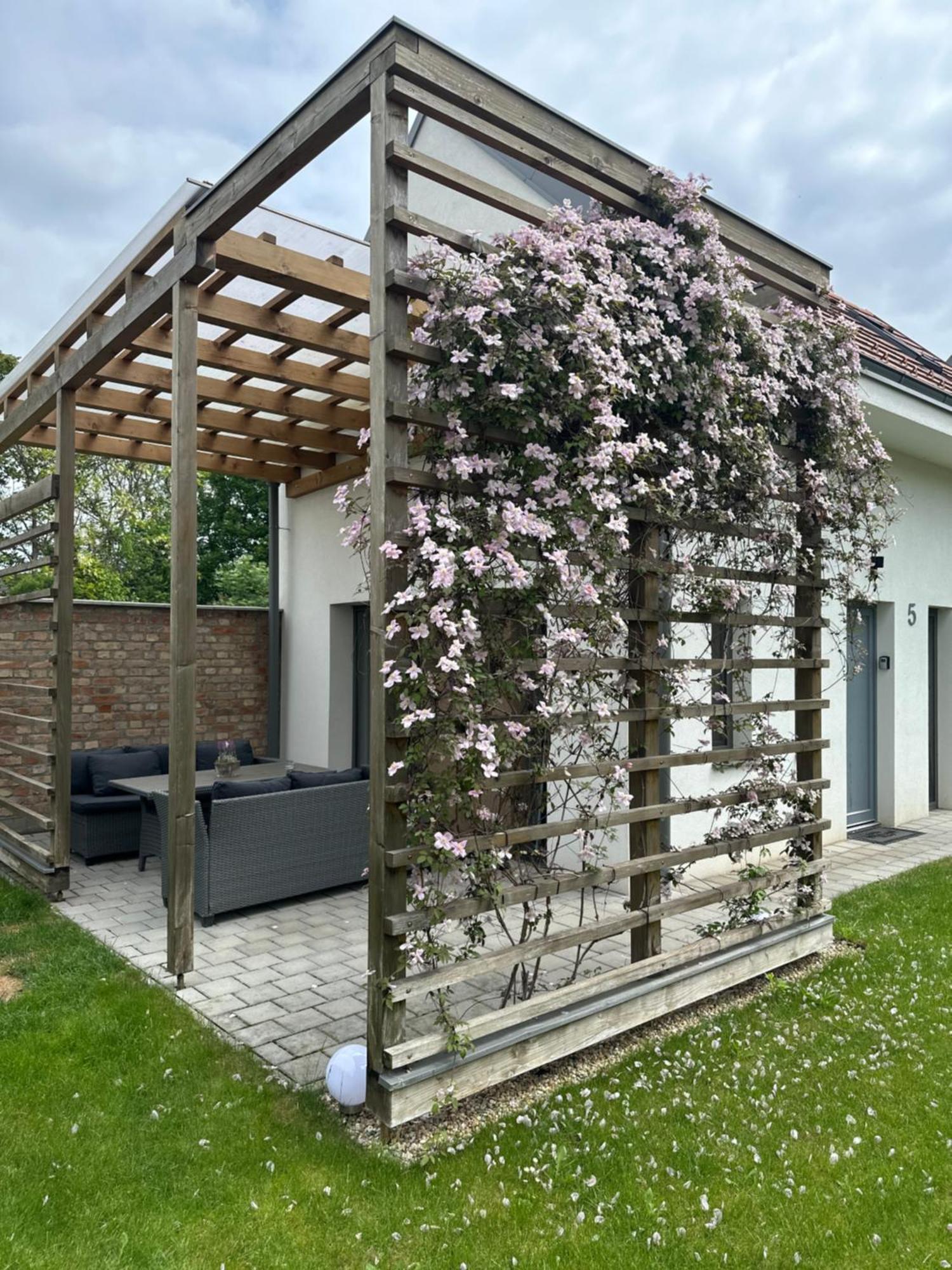 Dream Apartman Level Exterior photo