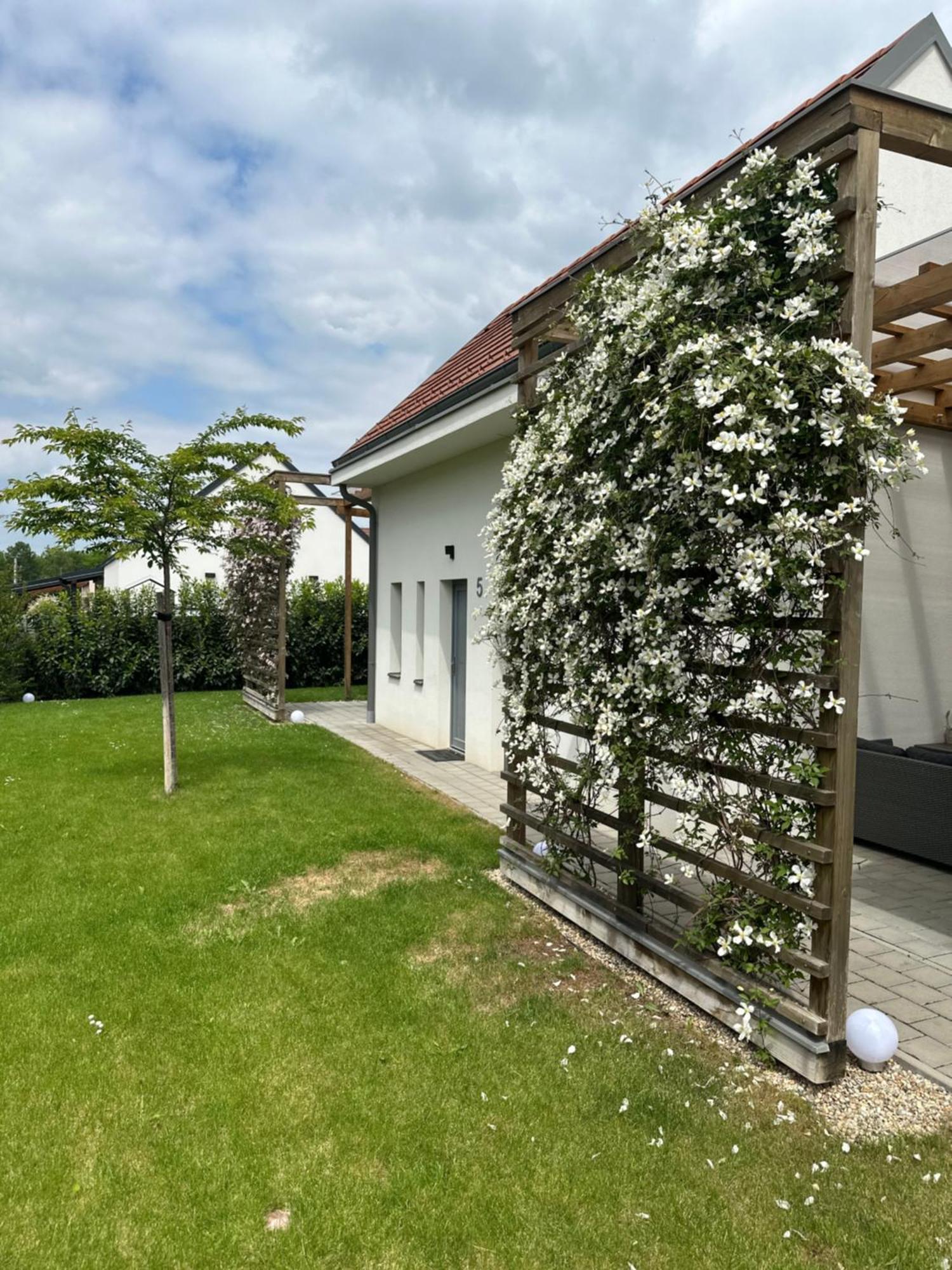 Dream Apartman Level Exterior photo