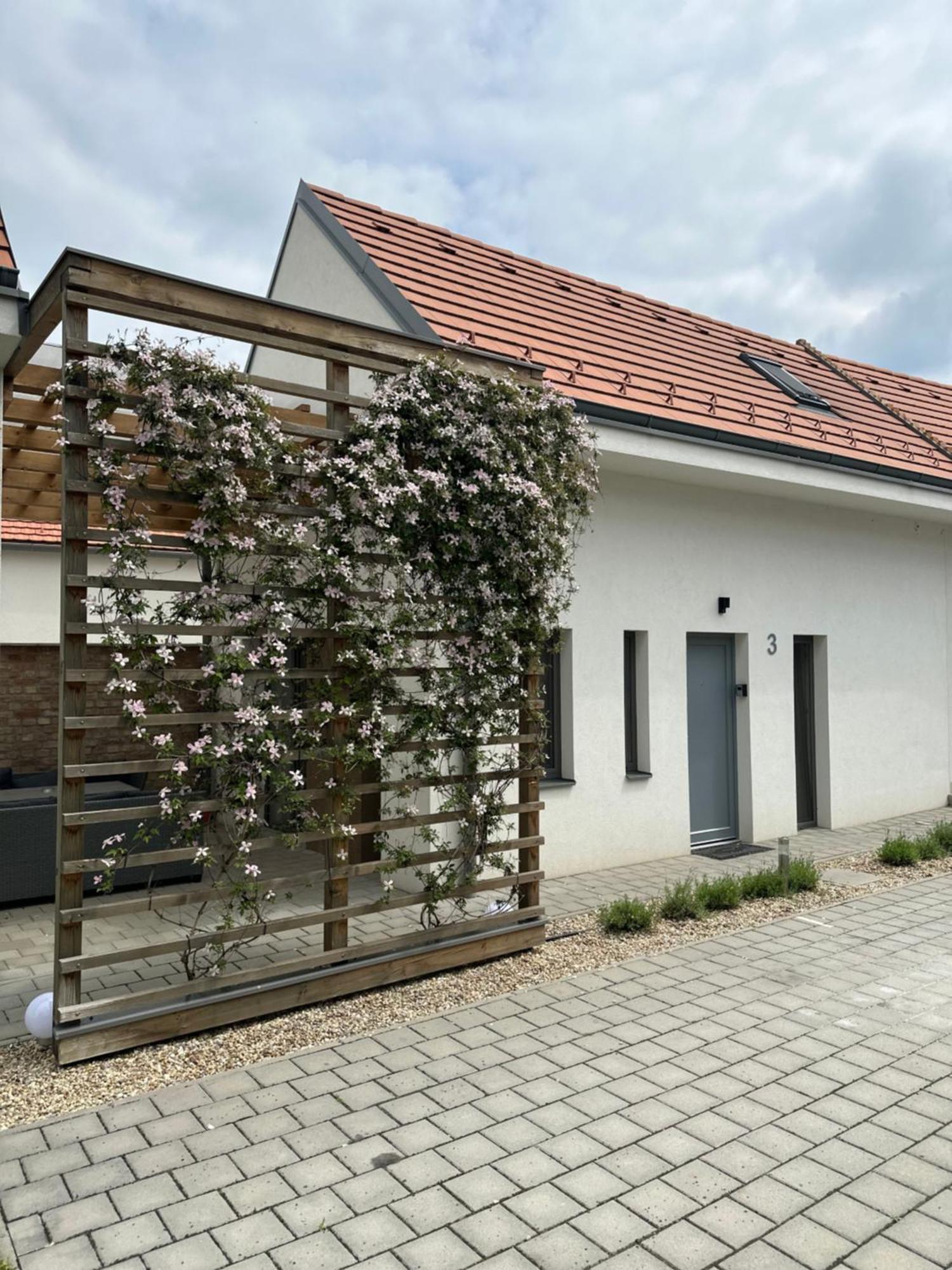 Dream Apartman Level Exterior photo